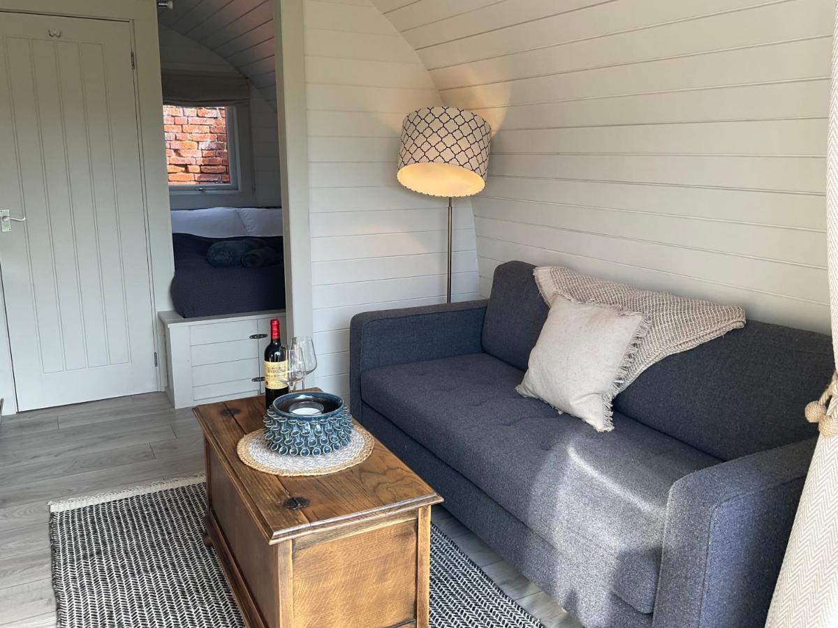 什鲁斯伯里 Secluded Cosy Luxury Pod With Wood Fired Hot Tub酒店 外观 照片