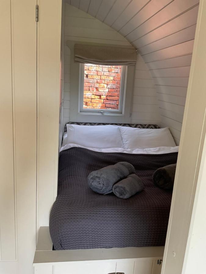 什鲁斯伯里 Secluded Cosy Luxury Pod With Wood Fired Hot Tub酒店 外观 照片