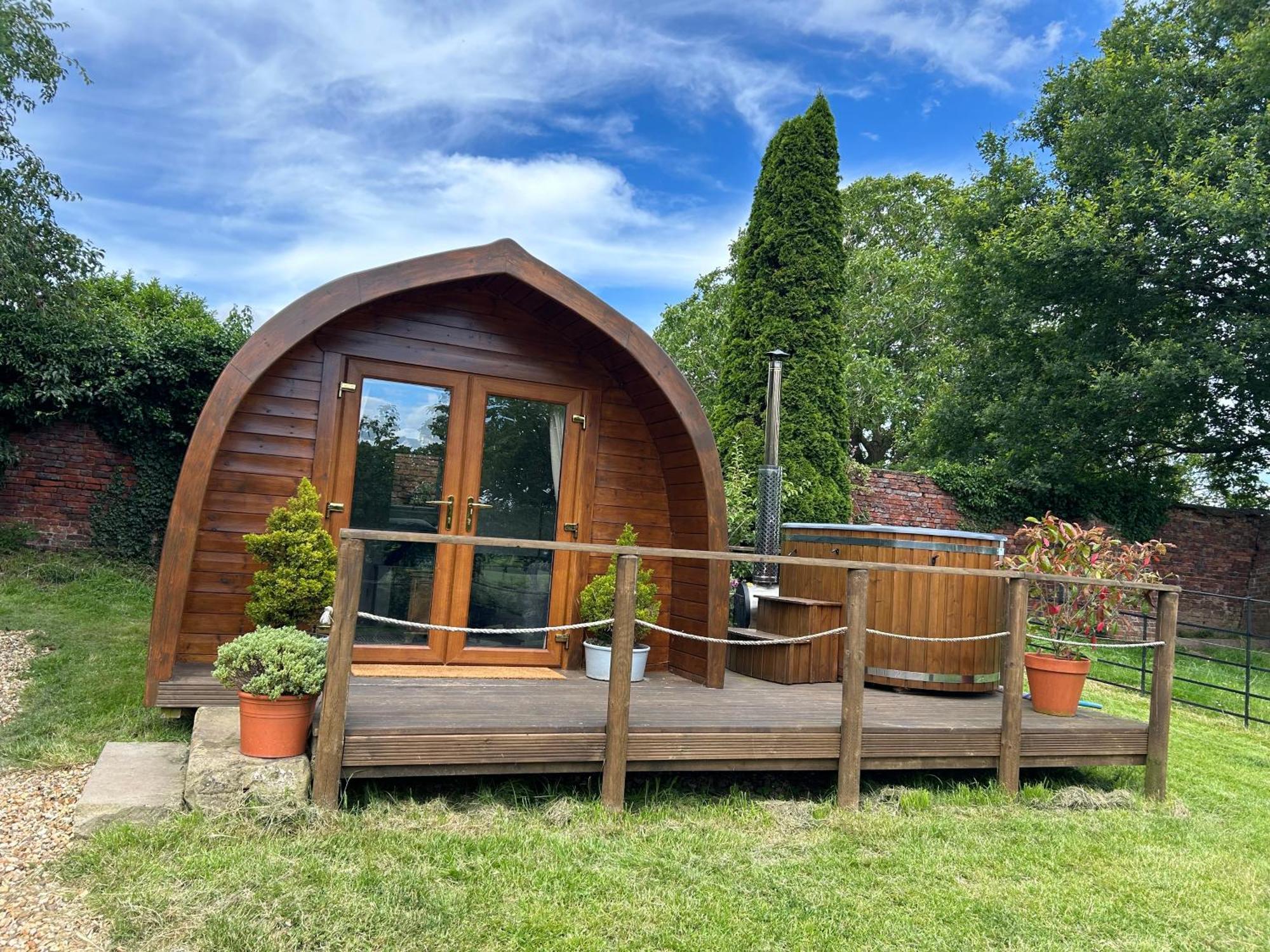 什鲁斯伯里 Secluded Cosy Luxury Pod With Wood Fired Hot Tub酒店 外观 照片